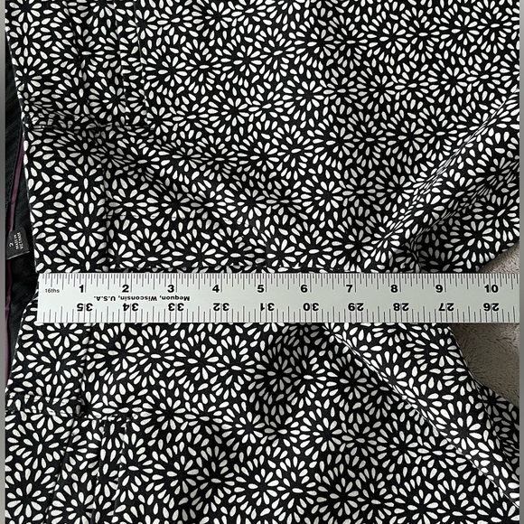 Banana Republic Sloan Crop Ankle Length Pants Slacks Black White Floral New 2 - Picture 11 of 12